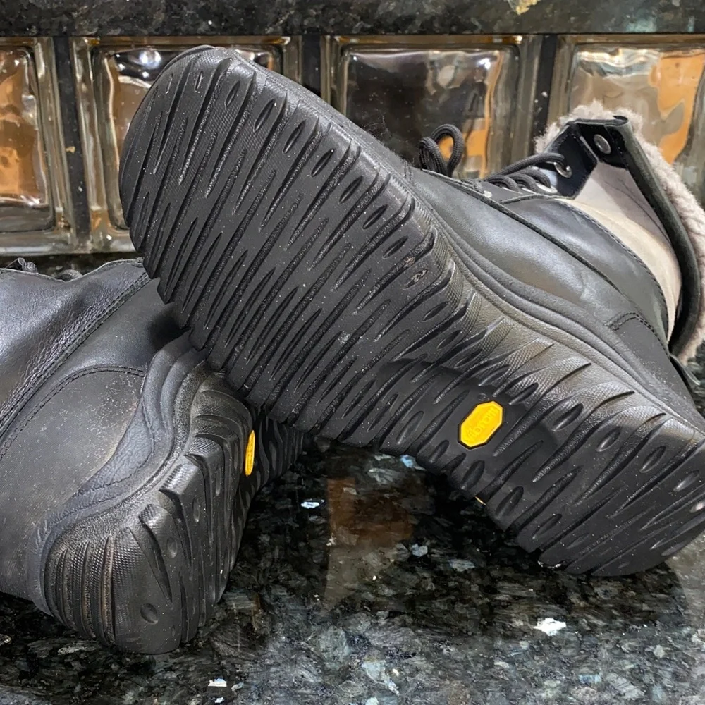 UGG Adirondack II Lace Up Snow Boots Size 8 - Picture 16 of 16